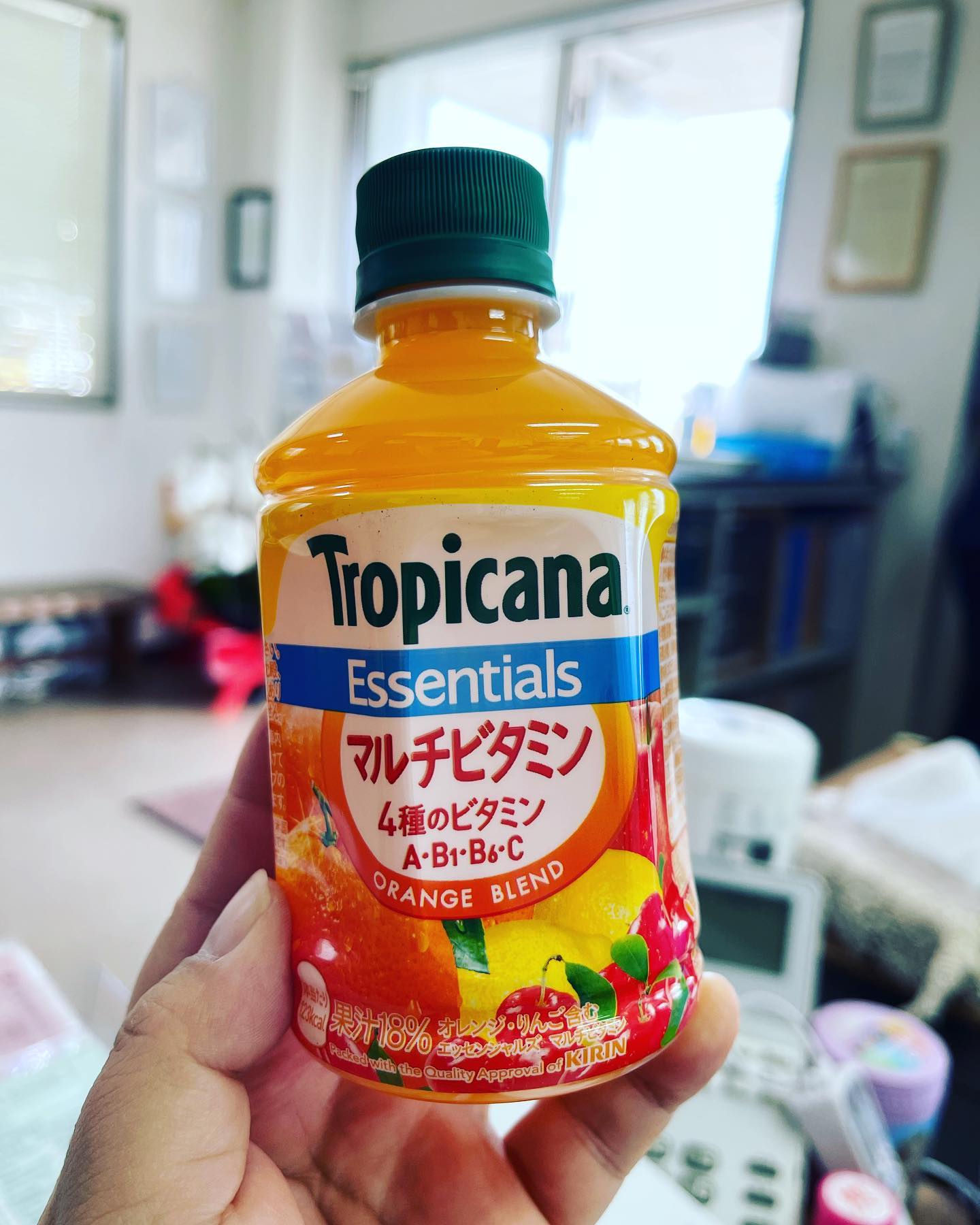 営業部長が、いつもジュースを買ってくれる🤗そんなオリエント保険サービスです🤣ご無沙汰してます。オリエント保険サービスです️年明けからコロナ感染者が増加し、お客様で大変な状況にいる方もおり、保険の営業も通常通り行かないこともあり、何かとバタついてるオリエント保険サービスです🤣それでも、社員一丸となり明るく元気に働いてます#全ての人に心からの安心を #オリエント保険サービス⠀#オリエント #大分保険 #自動車保険 #損害保険 #保険代理店 #保険見直し #生命保険 #医療保険 #がん保険 #介護保険 #24時間365日事故対応 #現場に駆けつけます #火災保険 #傷害保険 #保険 #大分 #代理店 #営業 #事務 #なかよし #社員 #ファイナンシャルプランナー #事故対応